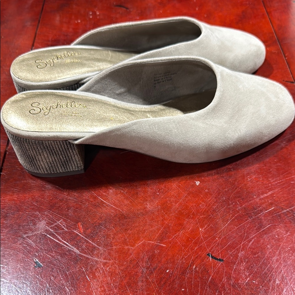 NWOT Seychelles Women's Tan Block Heel Mules